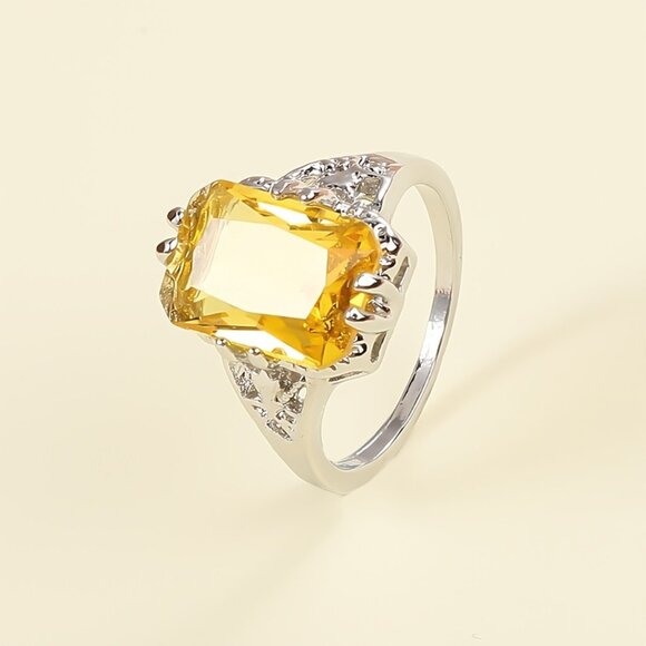Stylish and Ring with Hollow Carved Design and Inlaid Square Yellow Zirconia - Picture 4 of 5